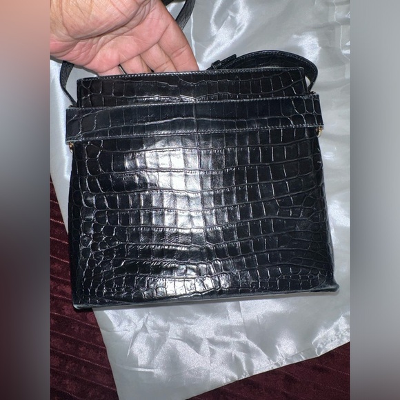 Salvatore Ferragamo Vara Croc Embossed Shoulder Bag - Picture 6 of 16